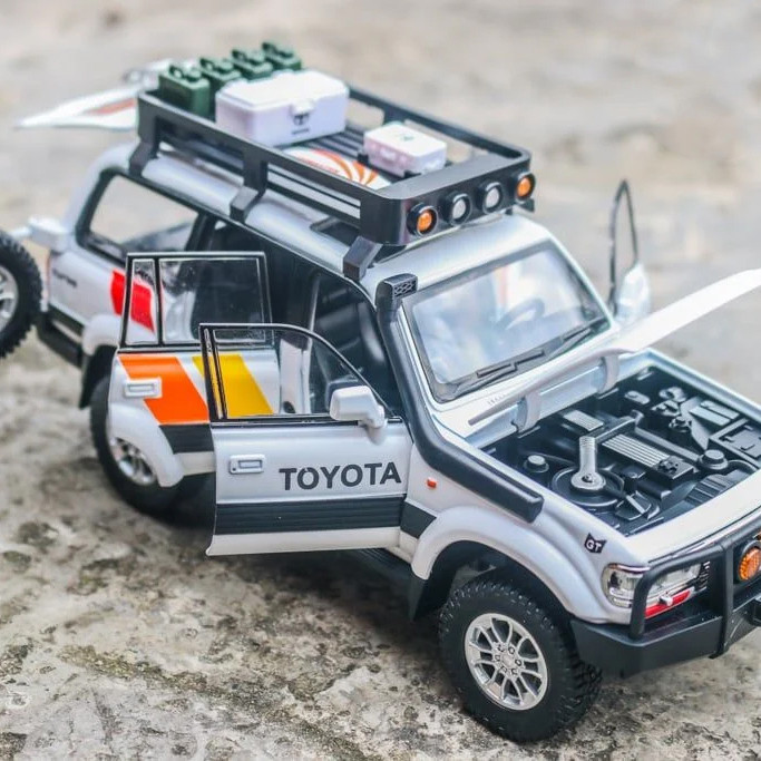 ماکت ماشین چه ژی مدل تویوتا لندکروزر Toyota Land Cruiser