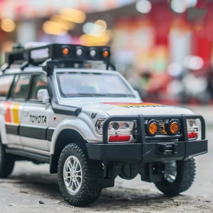 ماکت ماشین چه ژی مدل تویوتا لندکروزر Toyota Land Cruiser