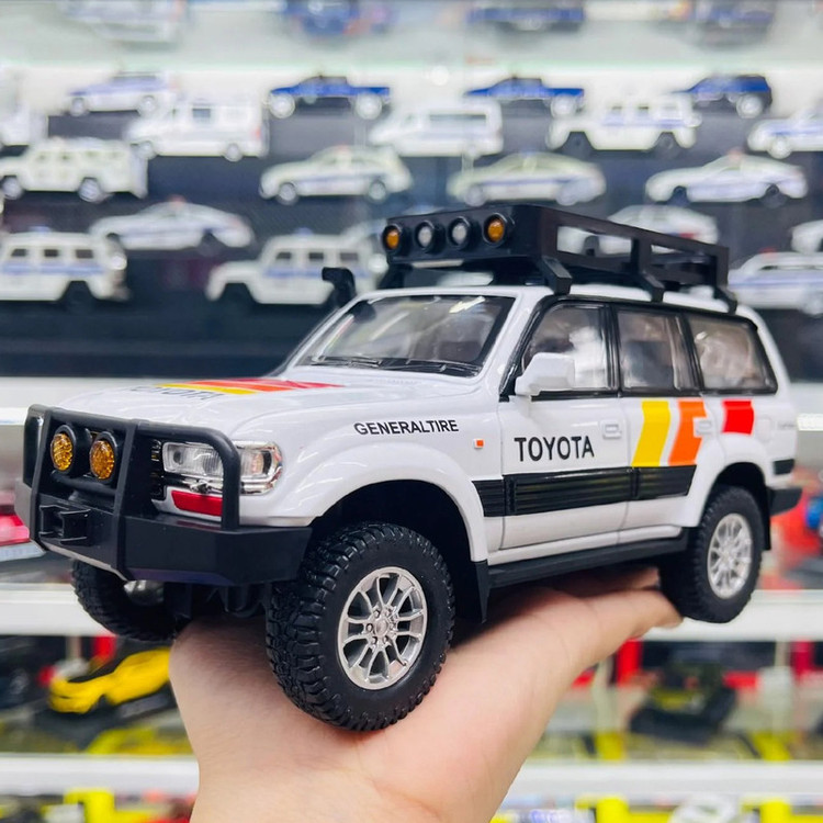 ماکت ماشین چه ژی مدل تویوتا لندکروزر Toyota Land Cruiser