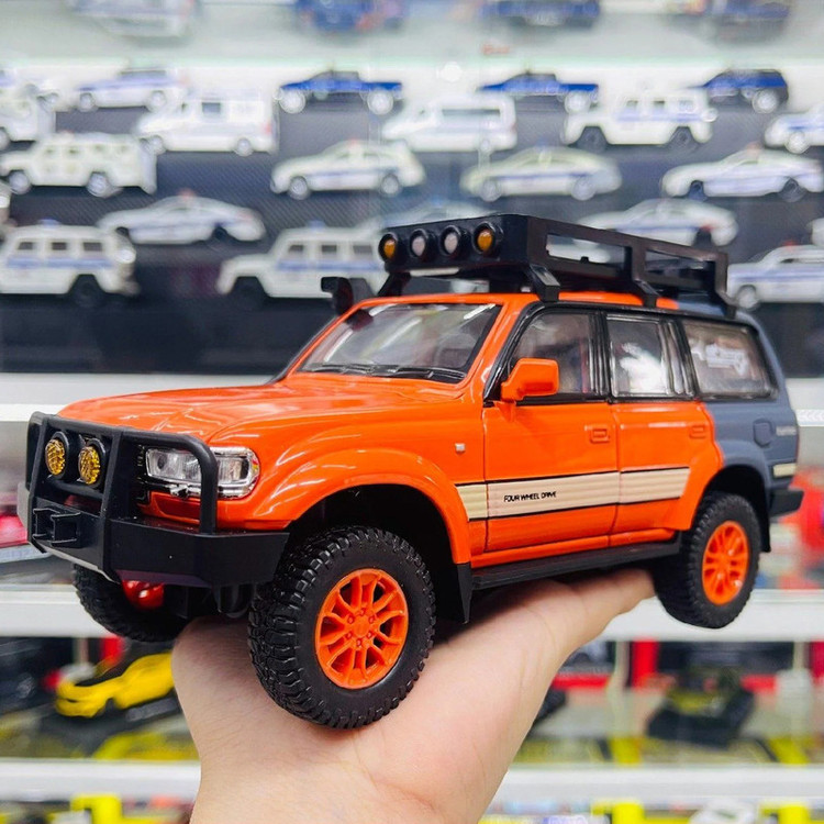 ماکت ماشین مدل تویوتا لندکروزر Toyota Land Cruiser LC80 کد R100