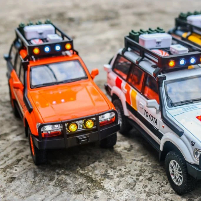 ماکت ماشین مدل تویوتا لندکروزر Toyota Land Cruiser LC80 کد R100