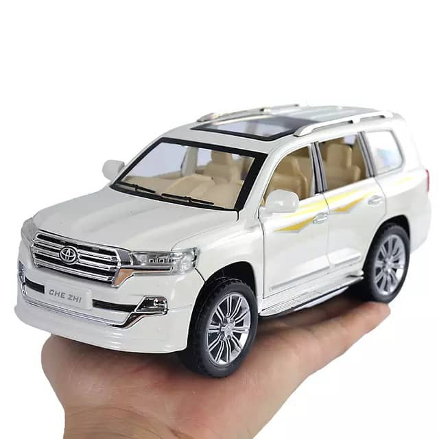 ماکت ماشین مدل تویوتا لندکروز V8