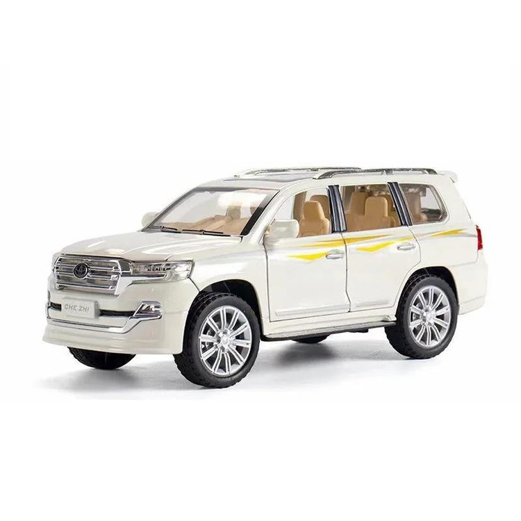 ماکت ماشین مدل تویوتا لندکروز V8